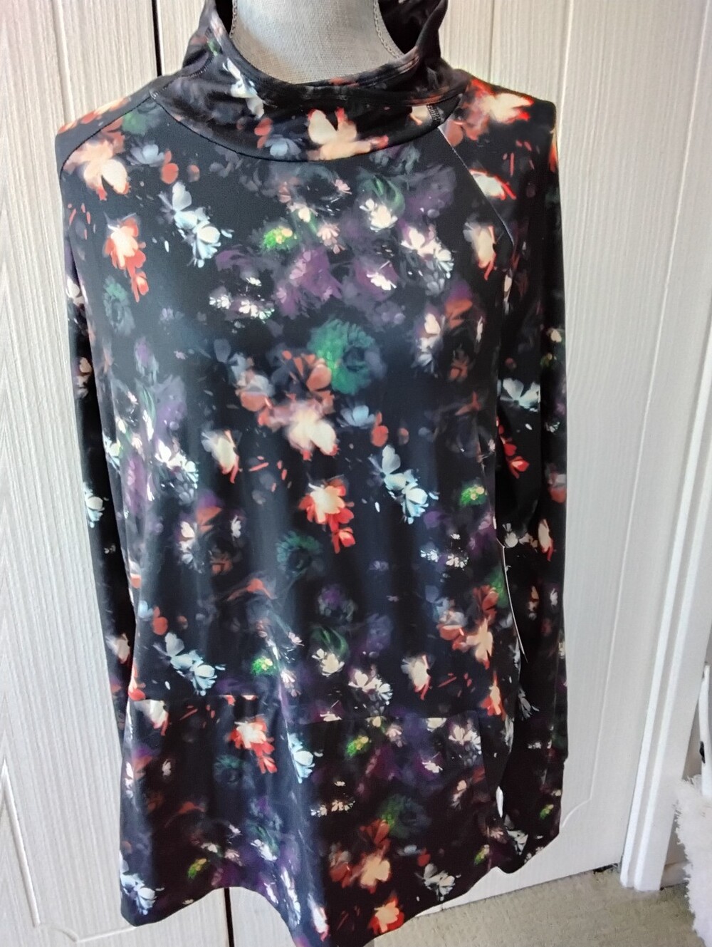 NWT, NINE WEST Dark Floral Long Sleeve Top, size XL - Picture 2 of 10